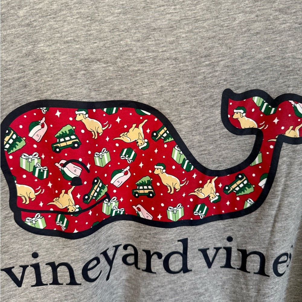 Vineyard Vines Holiday T-shirt. Size M. Like new, washed, never worn.